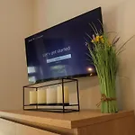 One Bed Apartment, Close To Train, City, Beach And Hospital Long Booking Welcome