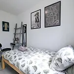 Guest Rooms Near City Centre & Dock Free Parking