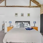 The Linhay, Higher Yalberton Farm