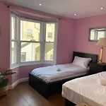 Super Central Big House 6 Bedroom House I Next To Brighton Beach