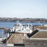Falmouth Townhouse With Panoramic Sea View Terrace