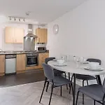Stylish 2 Bed Flat/Liverpool City/Free Parking