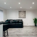 Park & Relax In 1Bd Central Liverpool Home