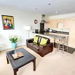 Osprey - Modern Apartment In Fab Location - Sleeps Up To 5!