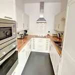 Seagull-Charming Two Bed Ground Floor Retreat, Can Sleep 6