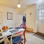 Host & Stay - Clarence Place