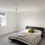 Coastal Retreat: 2 Bed Apartment