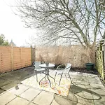 Charming 1-Bedroom Hideaway