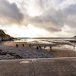 Beach Front Hideaway, Caswell Bay