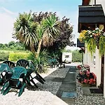 Crossways & Sea View Holiday Apartments