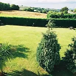 Crossways & Sea View Holiday Apartments