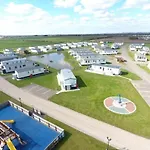 Buttercup Meadow 54 Golden Anchor Park, Modern 3 Bedroom Caravan, Dog Friendly, Free Wifi