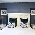 The Mount Pleasant Hotel
