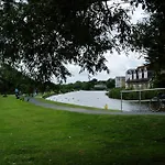 Oak Lodge B&B