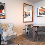 Excellent Location - City Centre - Parking - 4 Beds -2 Bedrooms