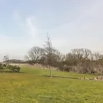 Nett'S Coastal Escape