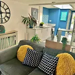 A Hidden Gem With Private Hot Tub And Garden - Netflix - Fast Wifi - Free Parking