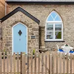 1 Chapel Mews