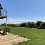 Sailaway Cottage At The Bay Filey, Sleeps 8-10, Pet-Free