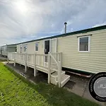 Seaview 203 - Ingoldmells, Pet Friendly, Wifi, Bed Linen And Close Fantasy Island - Meadow Lakes Caravan & Lodge Hire