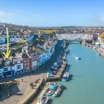 Quay View Apartment