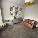 Vere House, Apartment 2, Spacious & Great Location