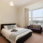 Connaught House - Central Location Near The Beach