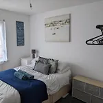 Cosy 3-Bed Apartment In Hythe High Street