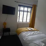 3-Bedroom Home - Tv In Every Room - Free Parking - Ideally Located In Swansea