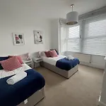 Seaside Retreat In Shoreham With Sauna & Spa Hire