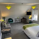 Rivendell Holiday Studios & Suite