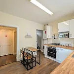 Town Centre House For 6 Guests