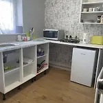 Renovated 4-Bed Home - Sleeps 9 - Garden - Parking