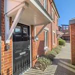 Capstan Cottage - Harbour Cottage With Parking