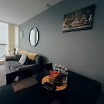 2Br Stunning City Centre Apt