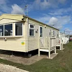 Sealands 29 - Ingoldmells, Pet Friendly, Bed Linen & Close To Fantasy Island - Meadow Lakes Caravan & Lodge Hire