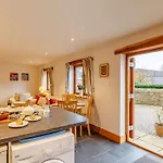 2 Bed In Hope Cove 90024