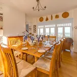 5 Bed In Seaview 93445