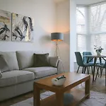 Modern Garden Flat, Southsea With Parking