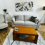 Modern Garden Flat, Southsea With Parking