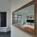 Only Family Groups - Pets Stay For Free - Sleeps 8 - Sofabed