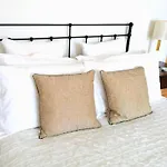 Large Sunny King-Size En-Suite