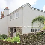 11 Robinsons Row
