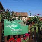 Ezuestfenyo Vendeghaz