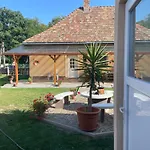 Ezuestfenyo Vendeghaz