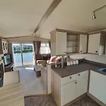 Cosy Caravans Meadow Lake Golden Palm Resort