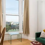 Stunning Central Penzance Apartment With Sea Views