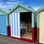 Central Hove Large 2 Bedroom Private Residence With Parking & Beach Hut