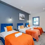 Three Bedroom Flat 2 Bathrooms I Super Central Locationi Next To Brighton Beach