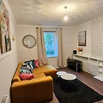 Craigietinny Road Apartment- 3 Beds